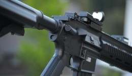 Homem é preso após enviar vídeos ameaçando mulher com arma de airsoft