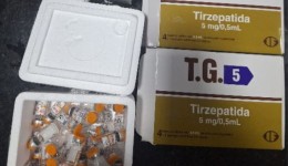 Dezenas de ampolas de Mounjaro são apreendidas em automóvel no Oeste