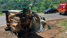 Jovem de 22 anos morre em colisão frontal entre carro e carreta na SC-157