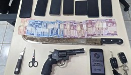 Ação conjunta recupera carro roubado de taxista e prende dois suspeitos na PRC-280