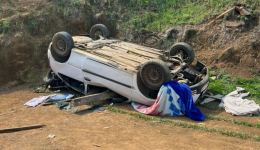 Bebê de 45 dias estava no colo da irmã durante capotamento de carro em Santa Cecília