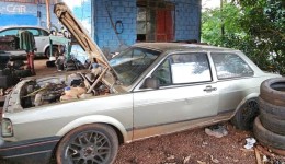 Homem é encontrado morto dentro de veículo em oficina na Rua Catanduvas