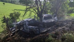 Três veículos se envolvem em colisão com princípio de incêndio na SC-283