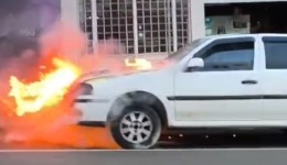 Incêndio atinge automóvel Gol na área central