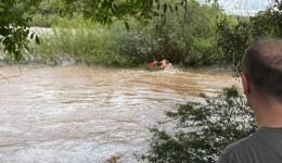 Homem é resgatado pelos bombeiros após ficar ilhado em correnteza no Rio Chapecó