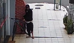 icicleta é furtada em frente à loja Pinhalito Branco
