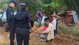 Motorista perde o controle do veículo e sai da pista na Argentina