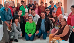 Encontro com idosos reforça cuidado e afeto no Bairro Três Fronteiras