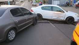 Colisão entre dois carros deixa um homem ferido em Mondaí