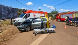 Mulher fica ferida após colisão na PR-180