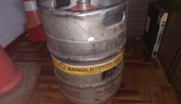 Carga de chopp é saqueada após acidente de caminhão na BR-163
