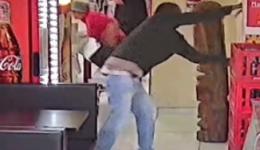 Homem é preso após atacar ex-companheira com faca em restaurante de SC