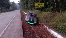 Saída de pista mobiliza Polícia Militar Rodoviária no Oeste de Santa Catarina