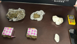 Mulher é presa com mais de 900 gramas de drogas após tentativa de fuga na BR-282