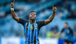 Grêmio pressiona e vence o Riestra na Arena pela Sul-Americana