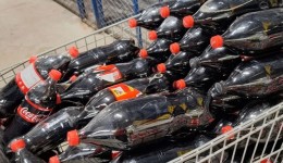 Coca-Cola recolhe garrafas após onda de furtos de figurinhas em mercados