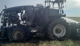 Máquina forrageira avaliada em mais de R$ 500 mil é destruída pelo fogo
