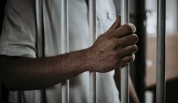 Homem é preso por agredir mulher durante ocorrência de violência doméstica