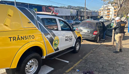 Veículo com mais de R$ 98 mil em débitos é apreendido pelo Pelotão de trânsito