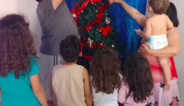 Pela primeira vez em 14 anos, cinco irmãos são adotados pela mesma família