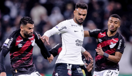 Corinthians e Athletico empatam sem gols em jogo marcado por confusões e lesões