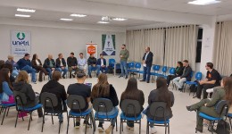 Unetri realiza roda de conversa entre acadêmicos e empresários