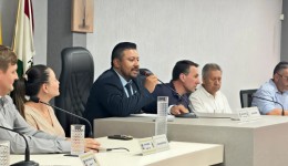 Everton Fragoso (Nego Carroceiro) é empossado como novo presidente da Câmara de Vereadores