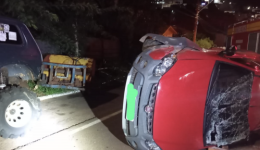 Motorista fica ferido após capotamento no centro de Guaraciaba