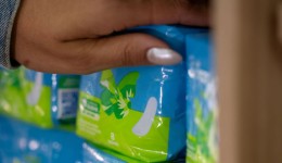 Governo vai avisar mulheres pelo WhatsApp sobre a oferta gratuita de absorventes