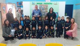 Kits de uniformes são entregues à Rede Municipal