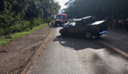 Colisão entre três veículos deixa feridos na SC-283