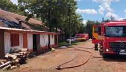 Bombeiros controlam incêndio em aviário