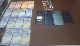 Festa em residência termina com presos por tráfico de drogas, perturbação do sossego e fornecimento de bebidas alcóolicas a menores