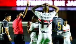 Com um a menos, São Paulo empata e se classifica para mata-mata da Libertadores