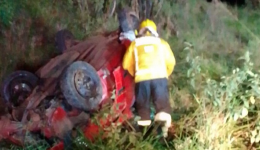Homem fica gravemente ferido após capotamento na BR-282