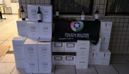 Homem de 42 anos é flagrado com 474 garrafas de vinho descaminhadas