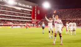 Flamengo empata com Estudiantes na Argentina, perde 100%, mas segue líder do grupo