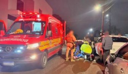 Mulher sofre dois acidentes de moto na mesma noite em São Miguel do Oeste