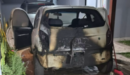 Garrafa com gasolina é encontrada ao lado de veículo após princípio de incêndio