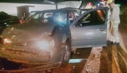 Homem fica ferido em colisão entre caminhonete e carro na PR-483