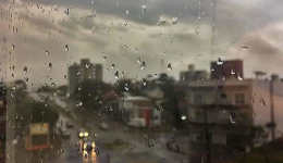 Temporais e ventos acima de 90 km/h podem atingir o Sul no fim de semana