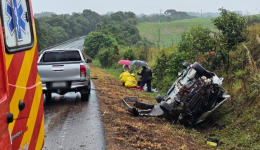 Capotamento deixa três jovens feridos no Oeste de SC