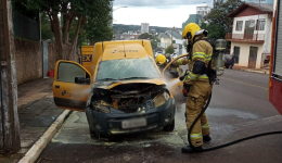 Incêndio atinge motor de veículo dos Correios no Oeste catarinense