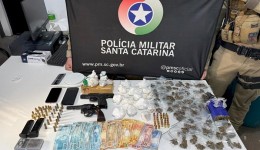 Operação em Chapecó termina com sete presos e apreensão de drogas e armas