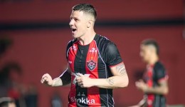 Vitória derrota o Vasco no Barradão no retorno do Brasileirão