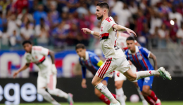Flamengo vence o Bahia por 3 a 0 e mantém liderança do Brasileirão
