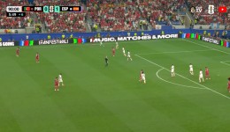 Belgas vencem por 4 a 1 com atuação decisiva de Charles De Ketelaere, enquanto a Espanha garante a classificação nos acréscimos diante de Portugal