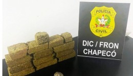 Homem é preso após polícia encontrar maconha escondida em galinheiro