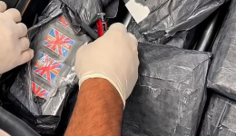 Estudante é presa com 10 kg de haxixe em fundo falso de mala no Aeroporto de Florianópolis