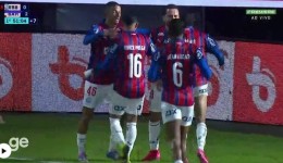 Bahia vence Bragantino e encosta no G-4 do Brasileirão